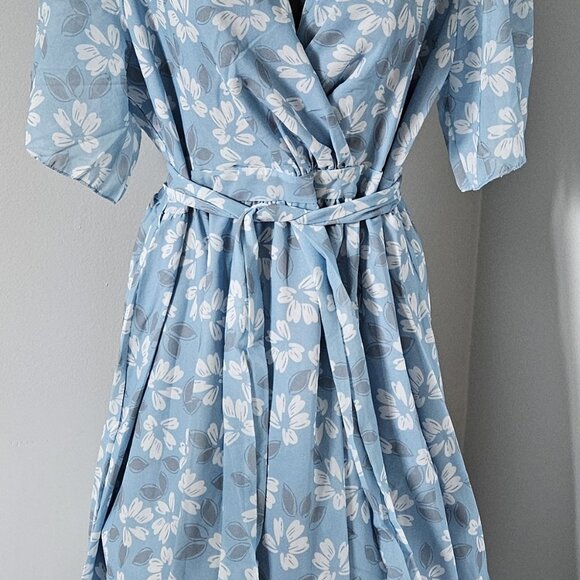 Women's Summer Layered Dress - Picture 7 of 8